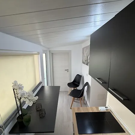 Attico Con Terrazza Nel Centro Storico Di Apartamento *